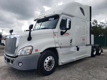  Salvage Freightliner Cascadia 1