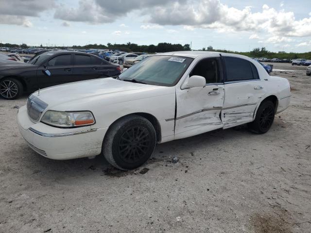  Salvage Lincoln Towncar