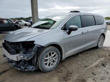  Salvage Chrysler Pacifica