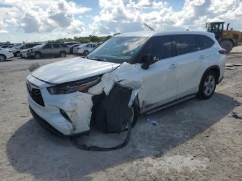  Salvage Toyota Highlander