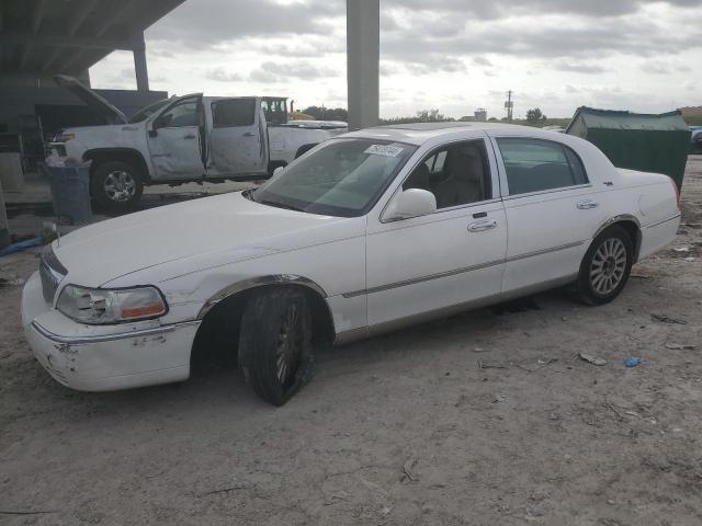  Salvage Lincoln Towncar