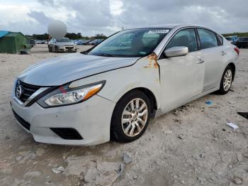  Salvage Nissan Altima