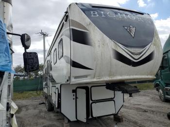  Salvage Bigh 5th Wheel