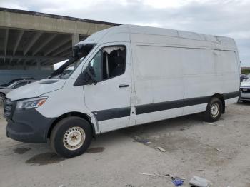  Salvage Mercedes-Benz Sprinter