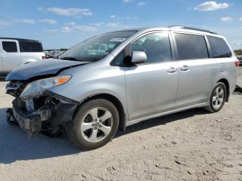  Salvage Toyota Sienna