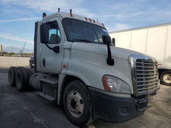  Salvage Freightliner Cascadia 1