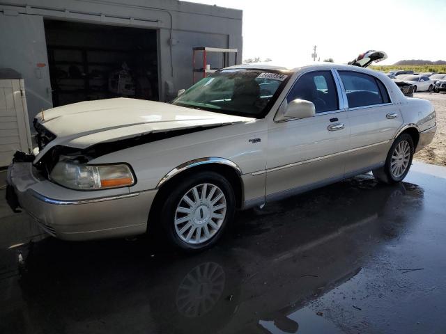  Salvage Lincoln Towncar