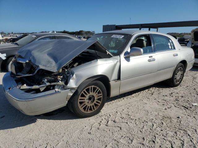  Salvage Lincoln Towncar