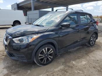  Salvage Nissan Kicks