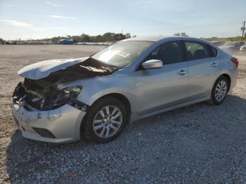  Salvage Nissan Altima