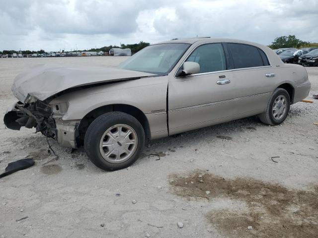  Salvage Lincoln Towncar