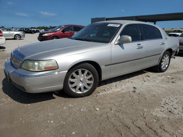  Salvage Lincoln Towncar