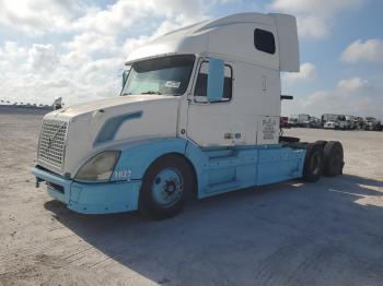 Salvage Volvo Vn