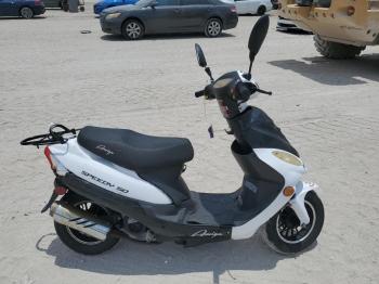  Salvage Yngf Scooter