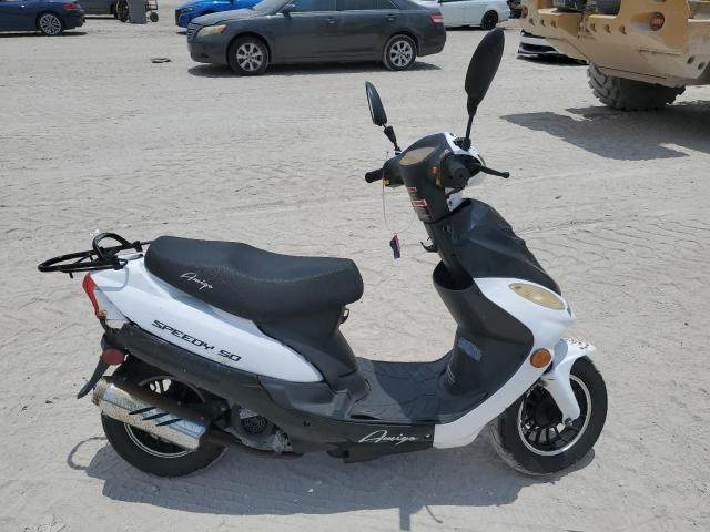  Salvage Yngf Scooter