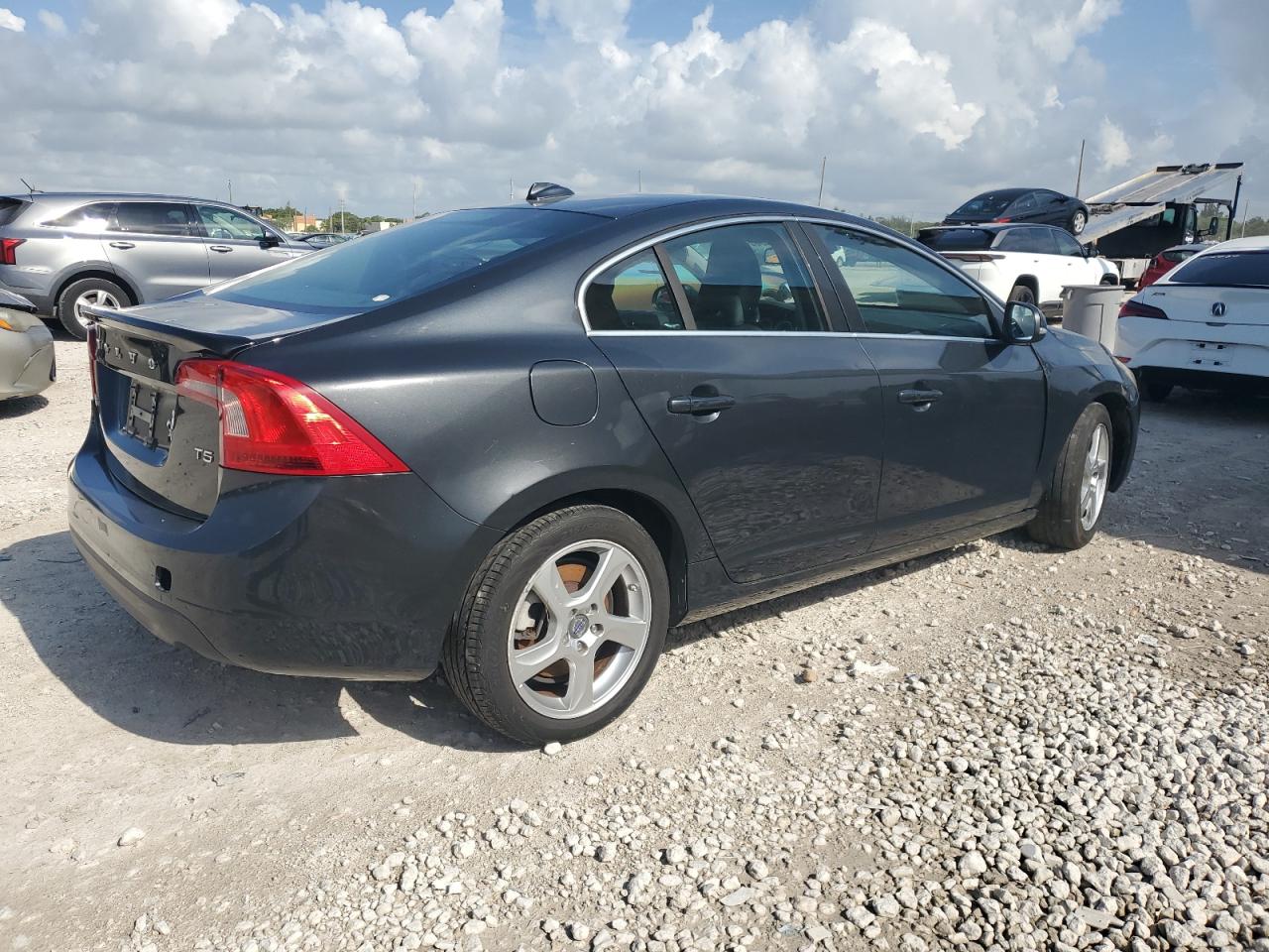 Volvo S60 T5 Image 9