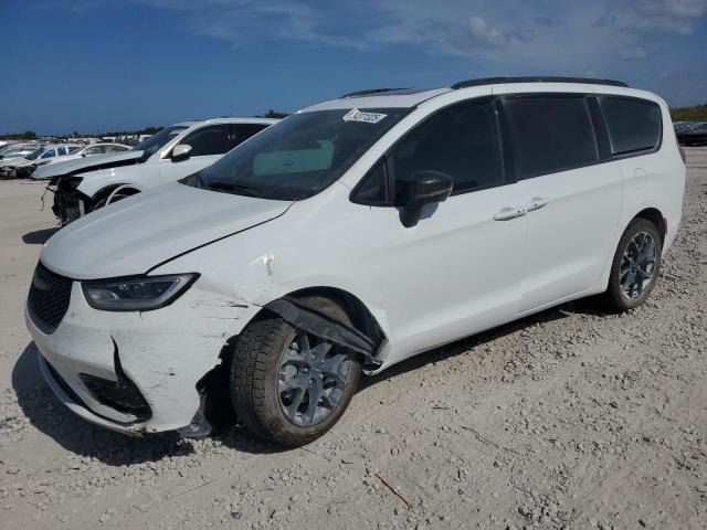  Salvage Chrysler Pacifica