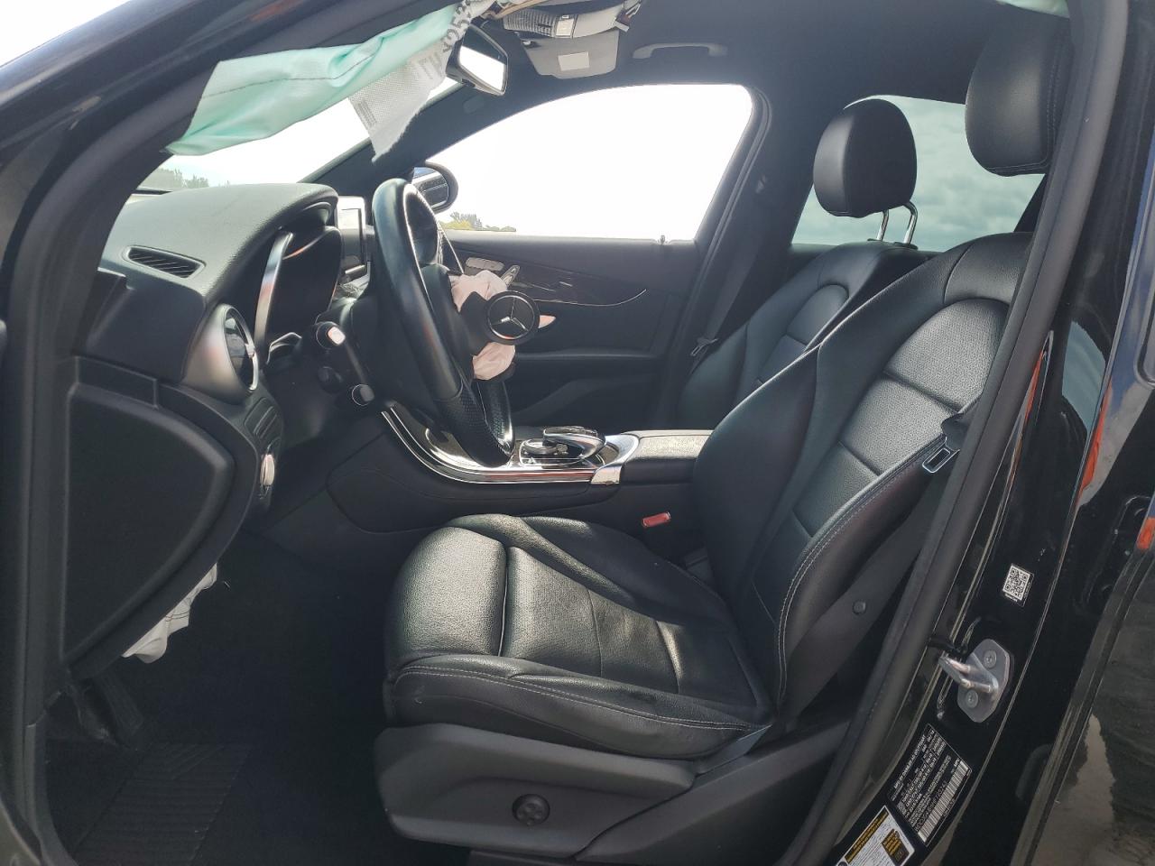 Mercedes-Benz GLC 300 Image 9