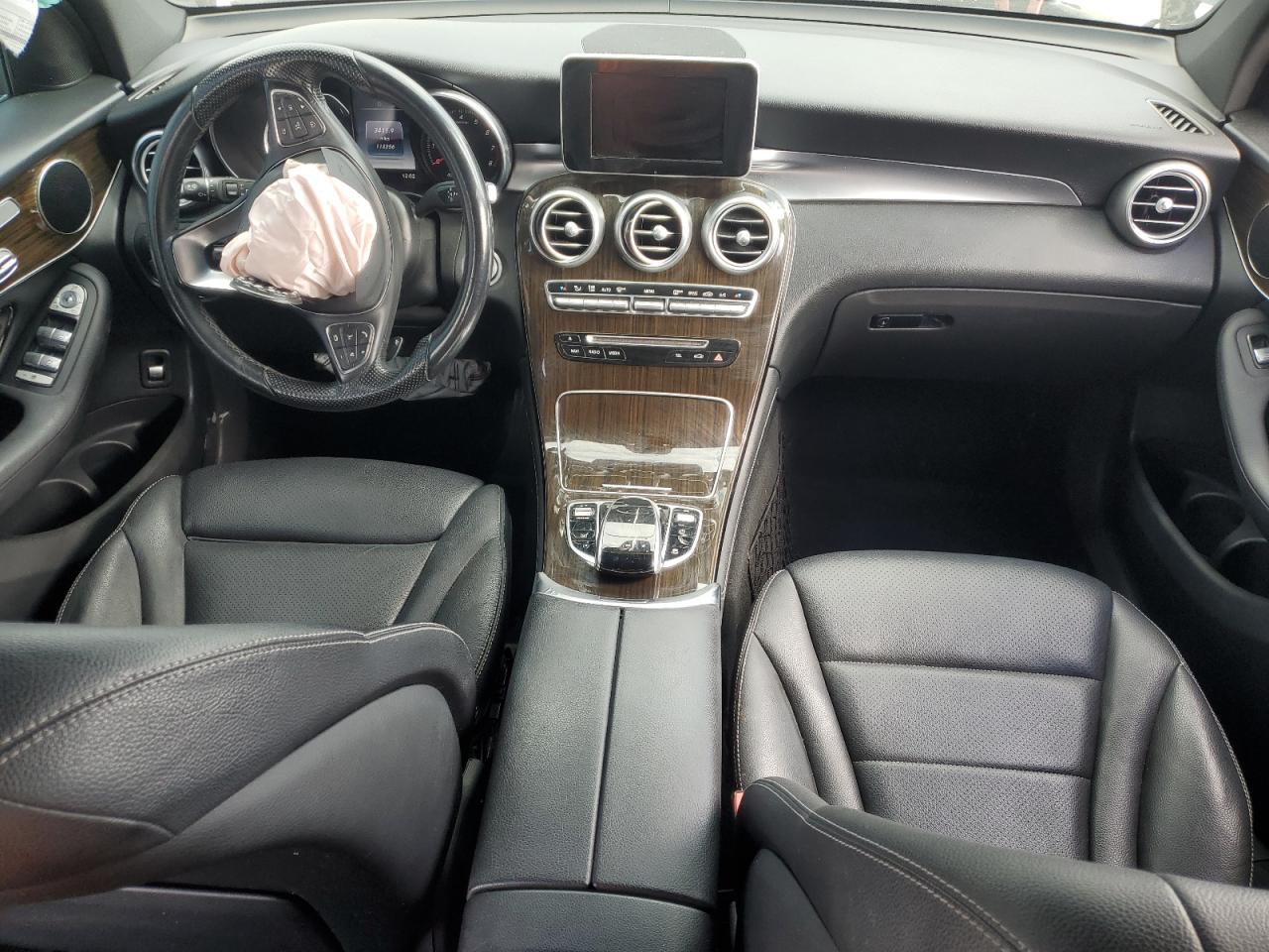 Mercedes-Benz GLC 300 Image 2