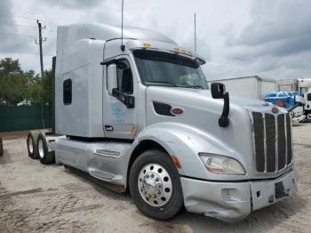  Salvage Peterbilt 579