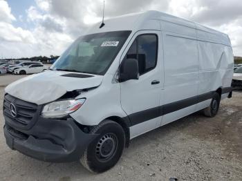  Salvage Mercedes-Benz Sprinter
