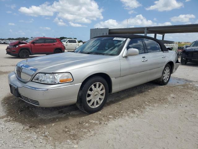  Salvage Lincoln Towncar
