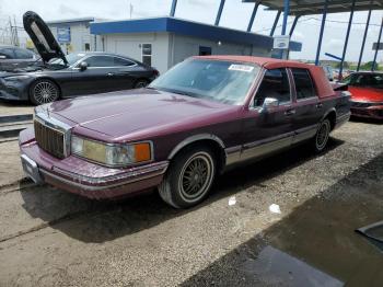  Salvage Lincoln Towncar