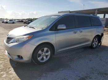  Salvage Toyota Sienna