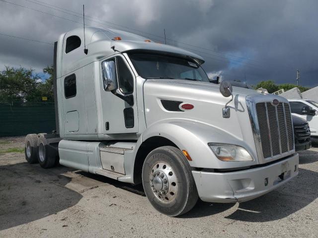  Salvage Peterbilt 587