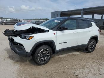  Salvage Jeep Compass