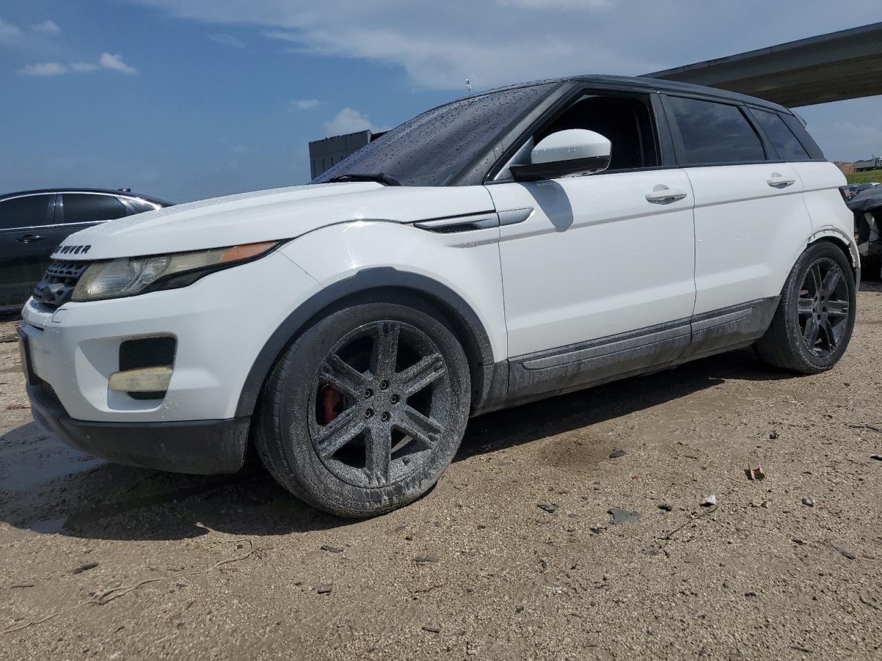 Land Rover Range Rover Pure Premium Image 1