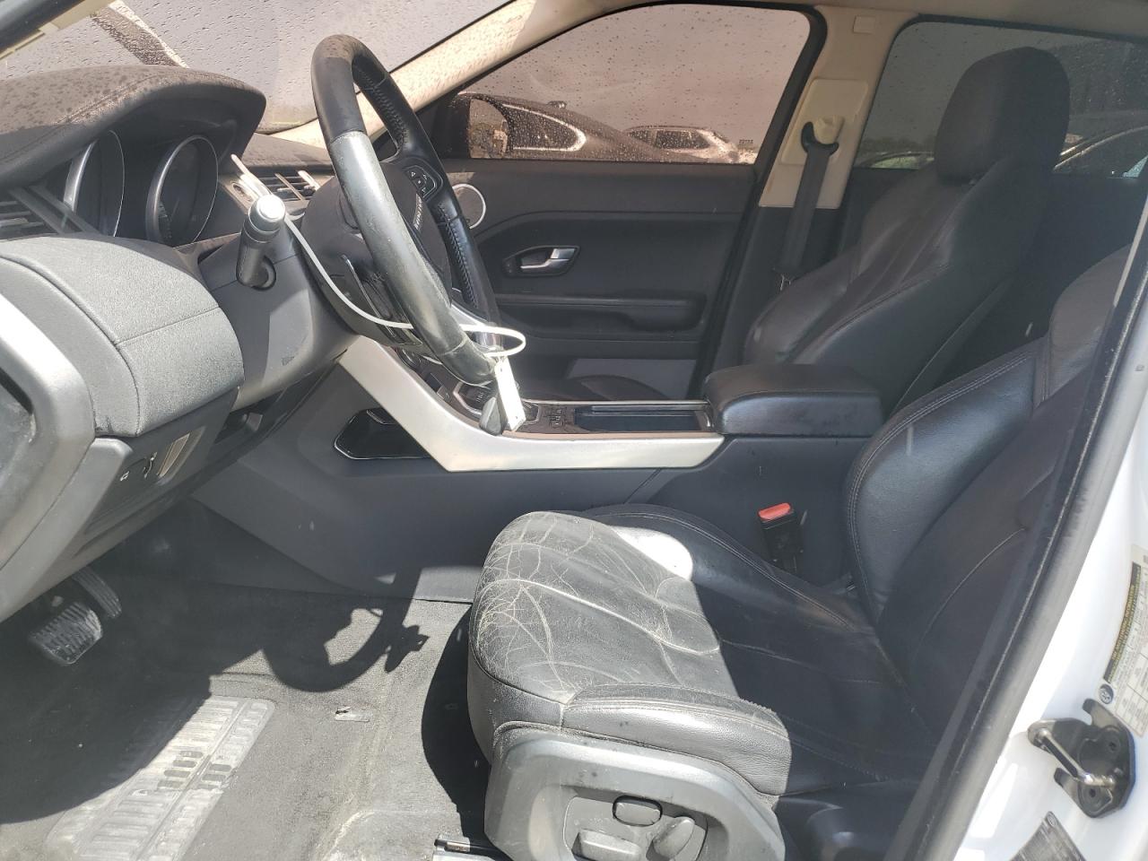 Land Rover Range Rover Pure Premium Image 8