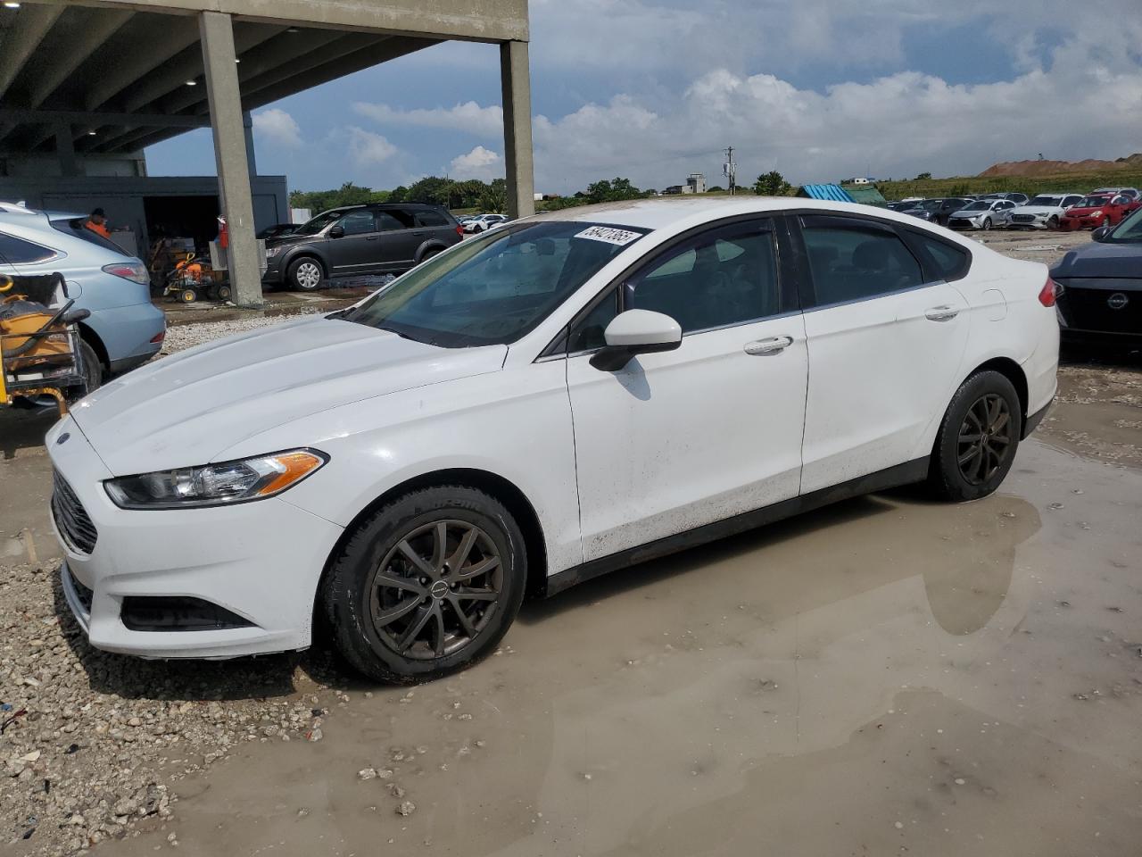 Ford Fusion S Image 1