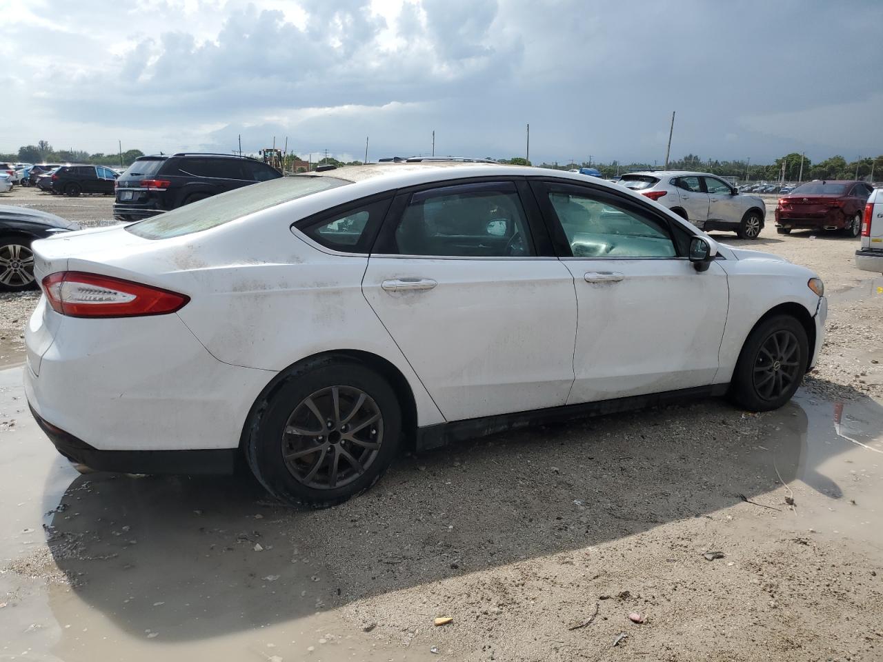 Ford Fusion S Image 12