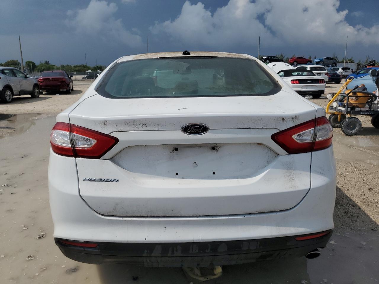 Ford Fusion S Image 9