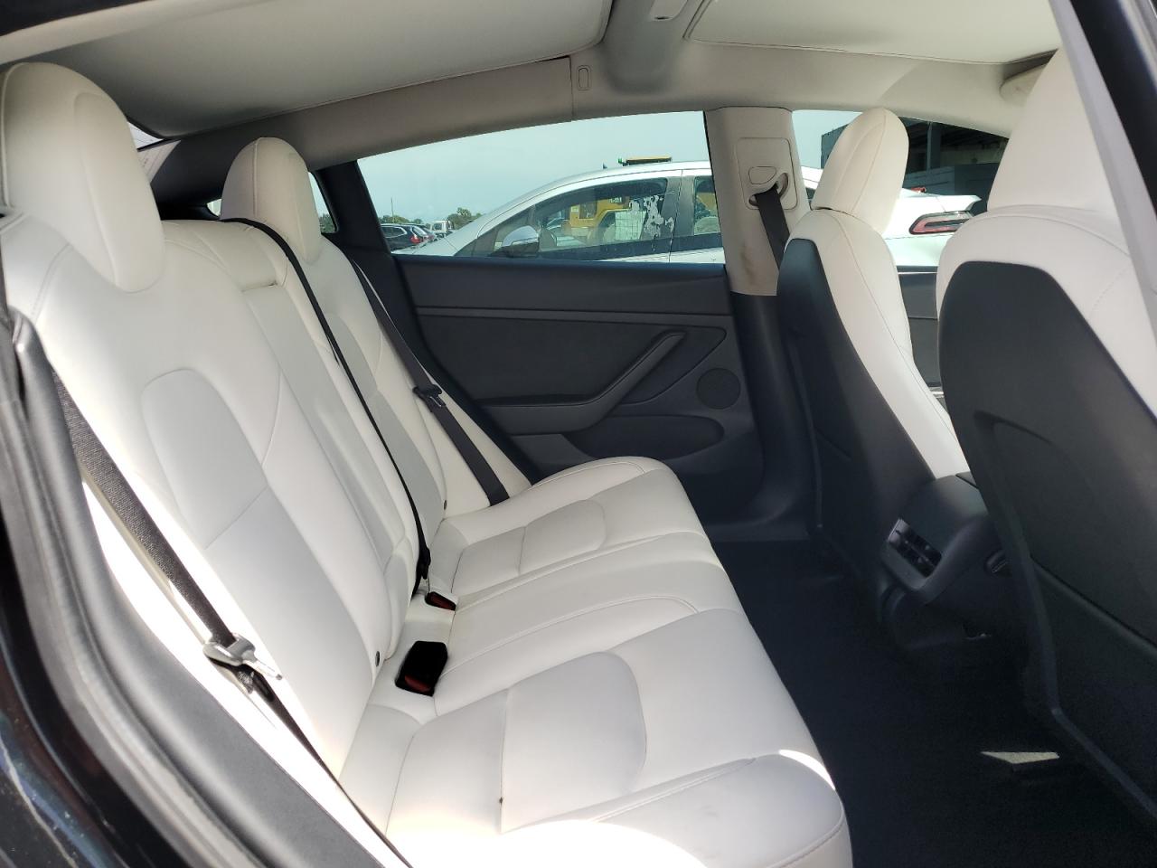 Tesla Model 3 Image 4