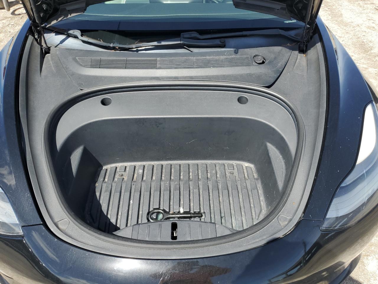 Tesla Model 3 Image 11