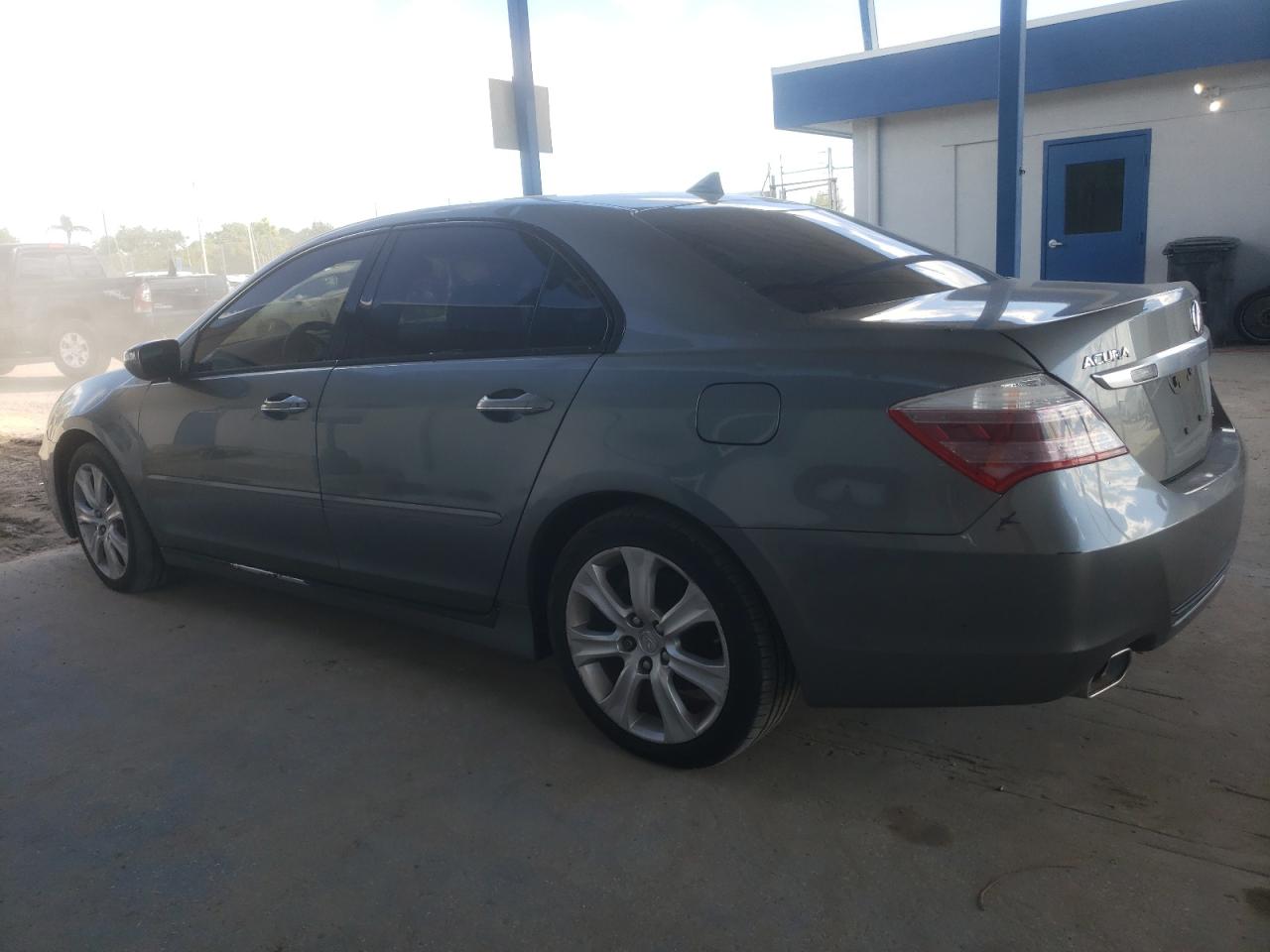 Acura RL Image 6