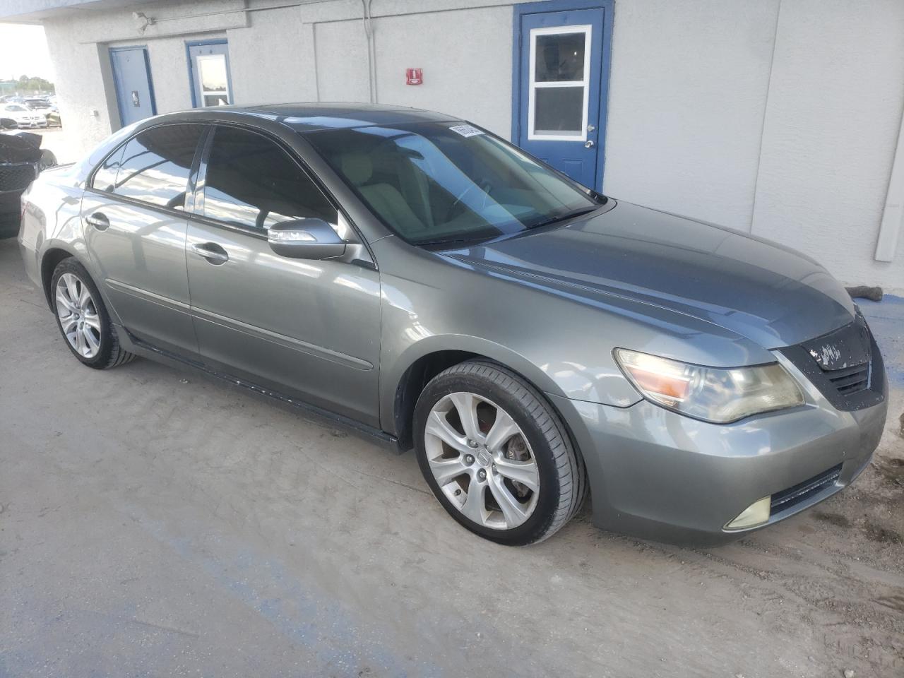 Acura RL Image 4