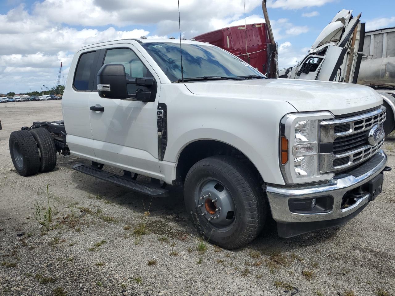 Ford F-350 Super Duty Image 3