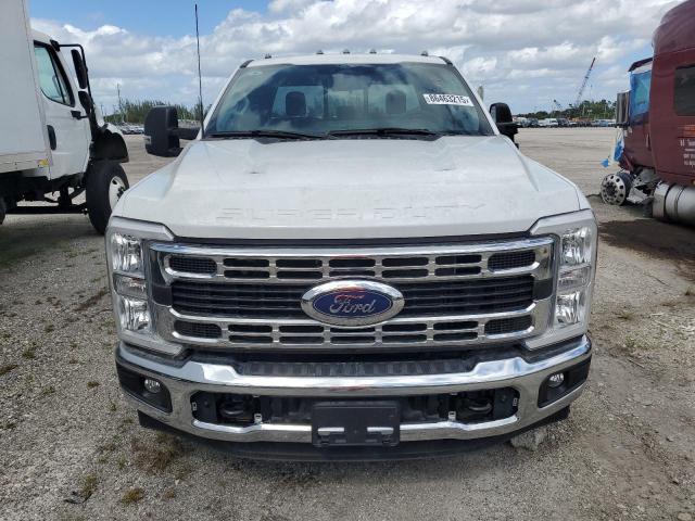 Ford F-350 Super Duty Image 4