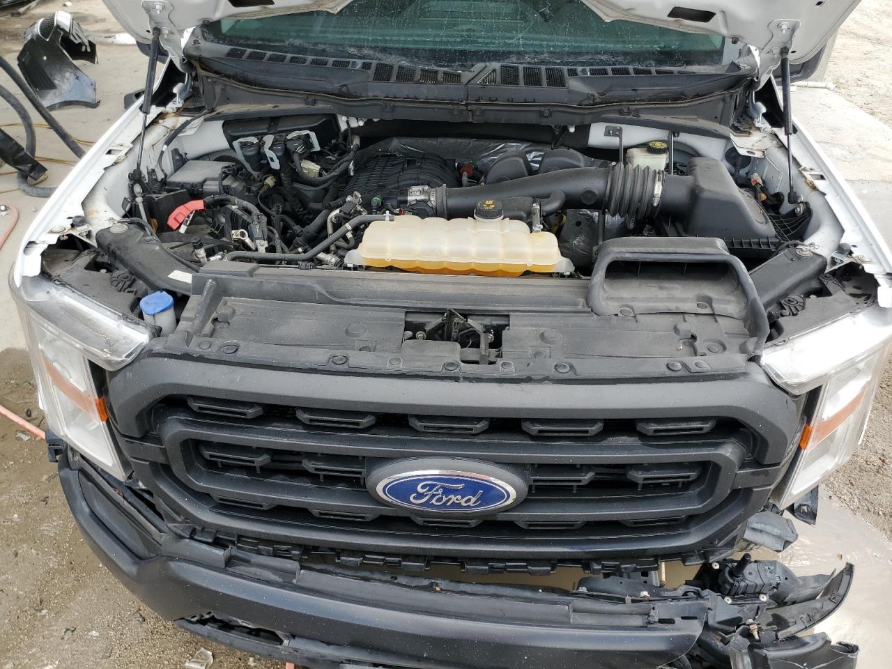 Ford F-150 Supercrew Image 7