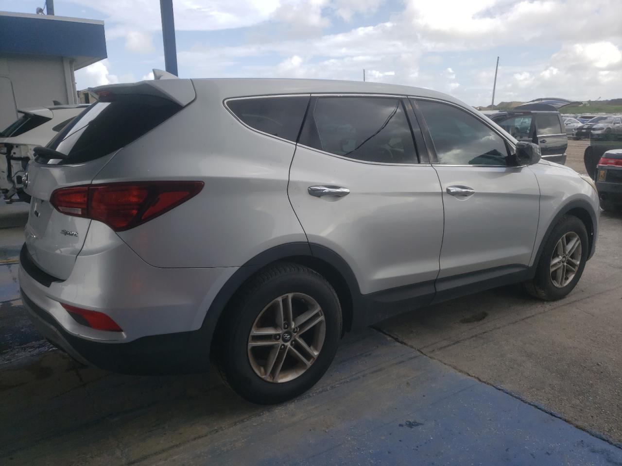 Hyundai SANTA FE Image 2