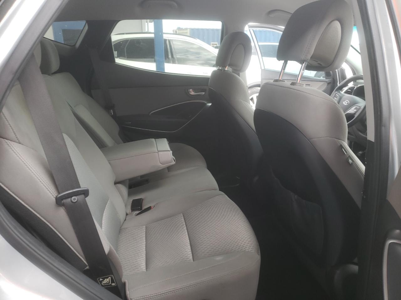 Hyundai SANTA FE Image 8