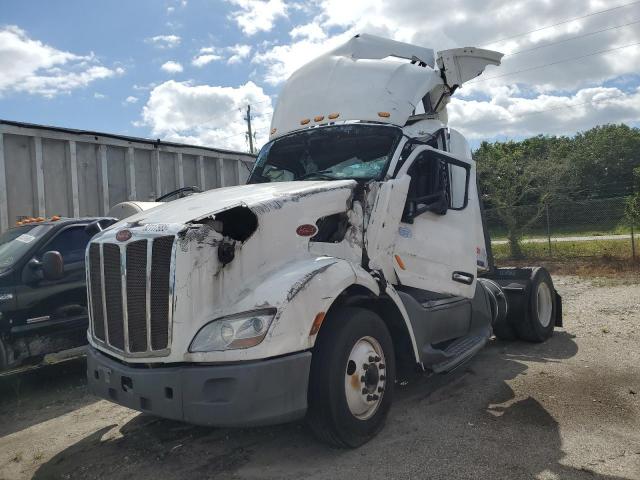 Peterbilt Tractor 579 Image 4