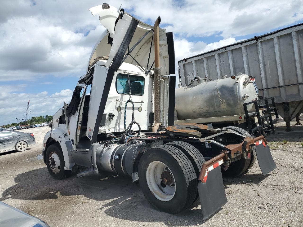 Peterbilt Tractor 579 Image 3