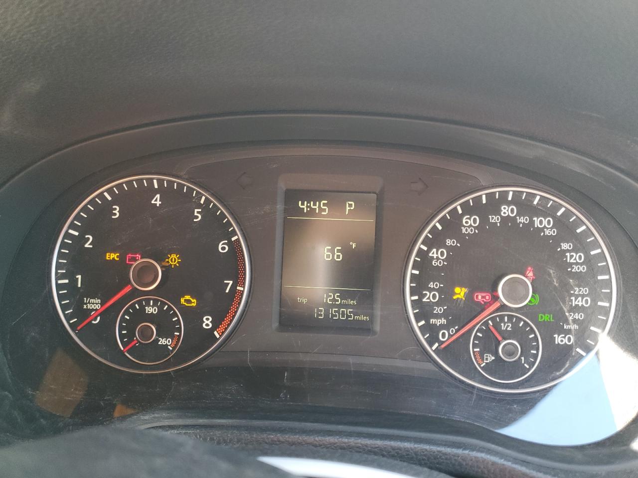 Volkswagen Passat S Image 9