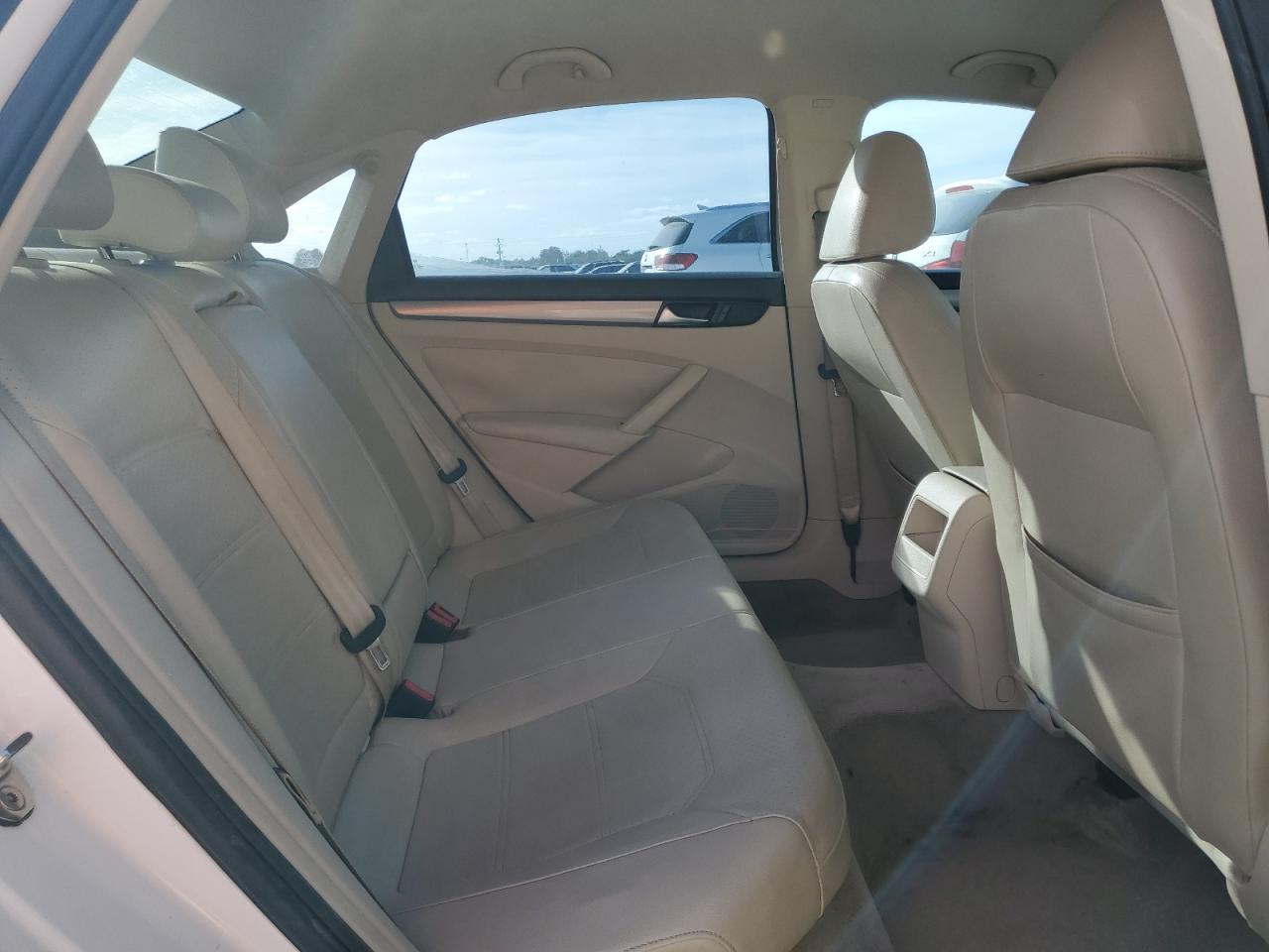 Volkswagen Passat S Image 11