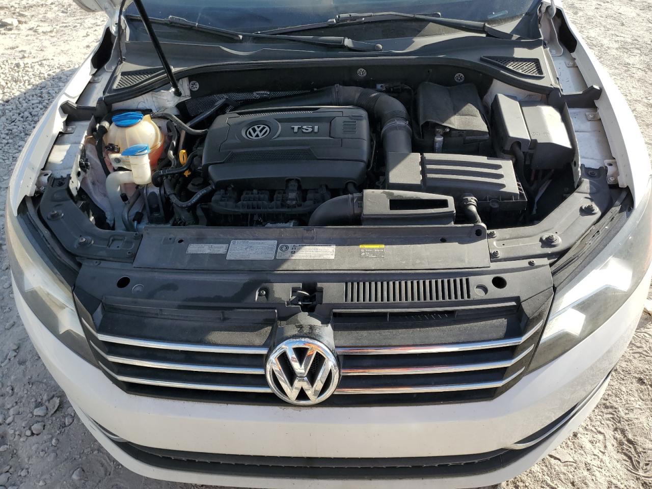 Volkswagen Passat S Image 10