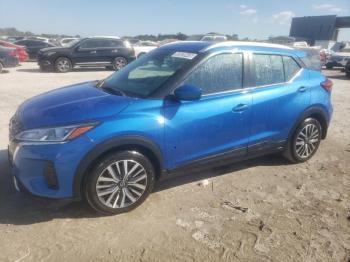  Salvage Nissan Kicks